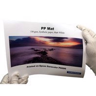 Graafinen-Verkkokauppa PP matta, itseliimautuva 185 g - 60" x 30 metriä
